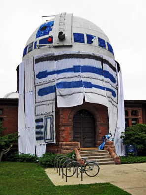 A building at Carleton College dressed like R2D2